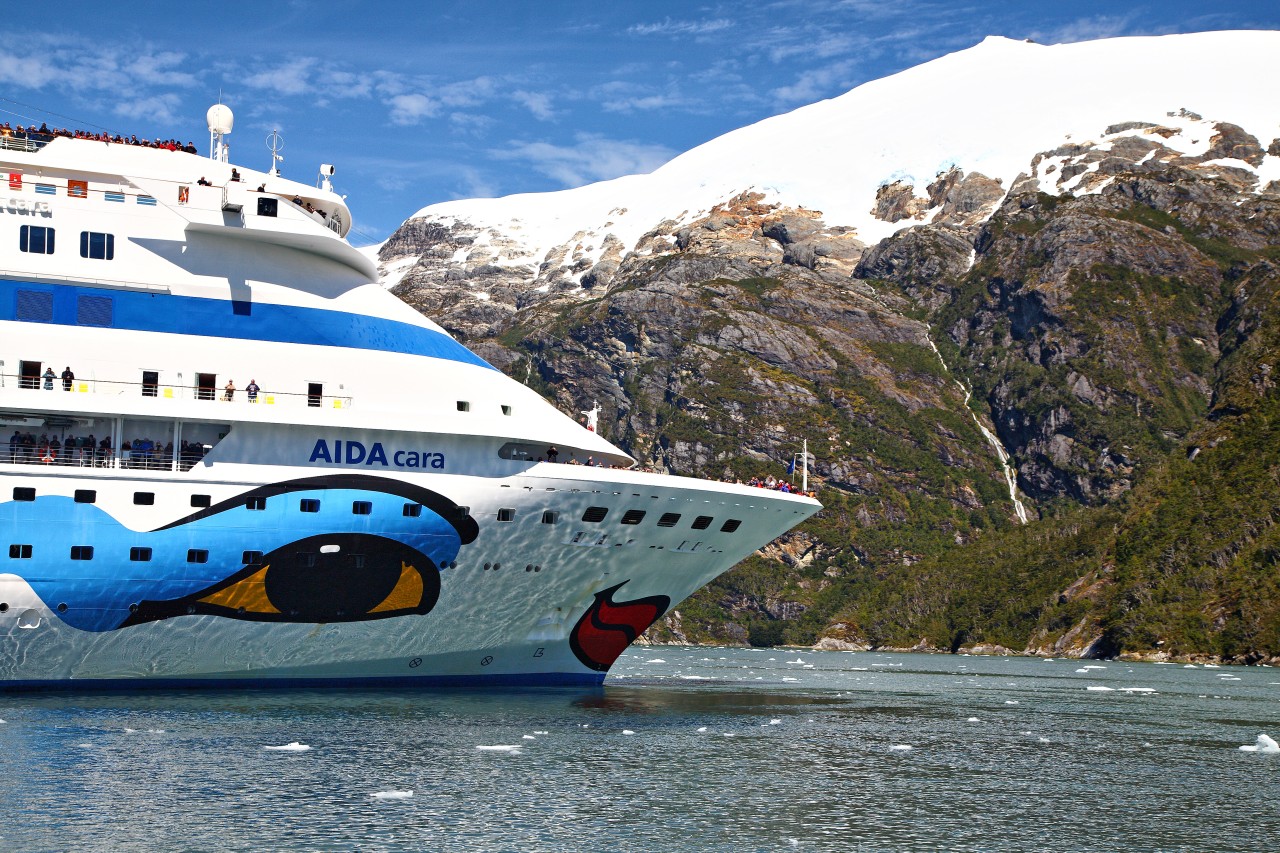 Unvergessliche Momente für viele Gäste: Die „Aida cara“ vor dem Garibaldi-Gletscher im Jahr 2012.