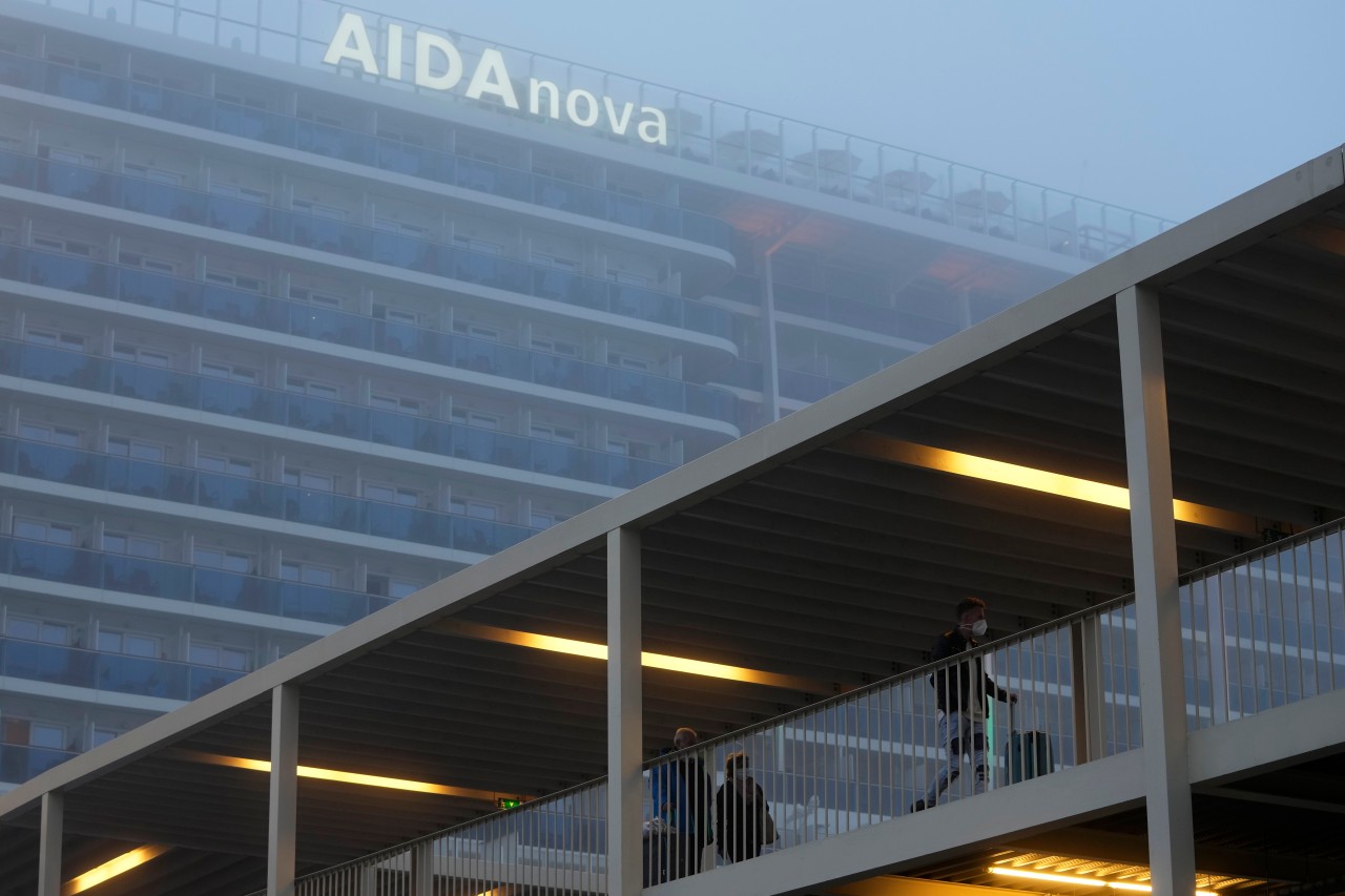 Nach dem Corona-Ausbruch mussten alle Passagiere die „Aida Nova“ verlassen.