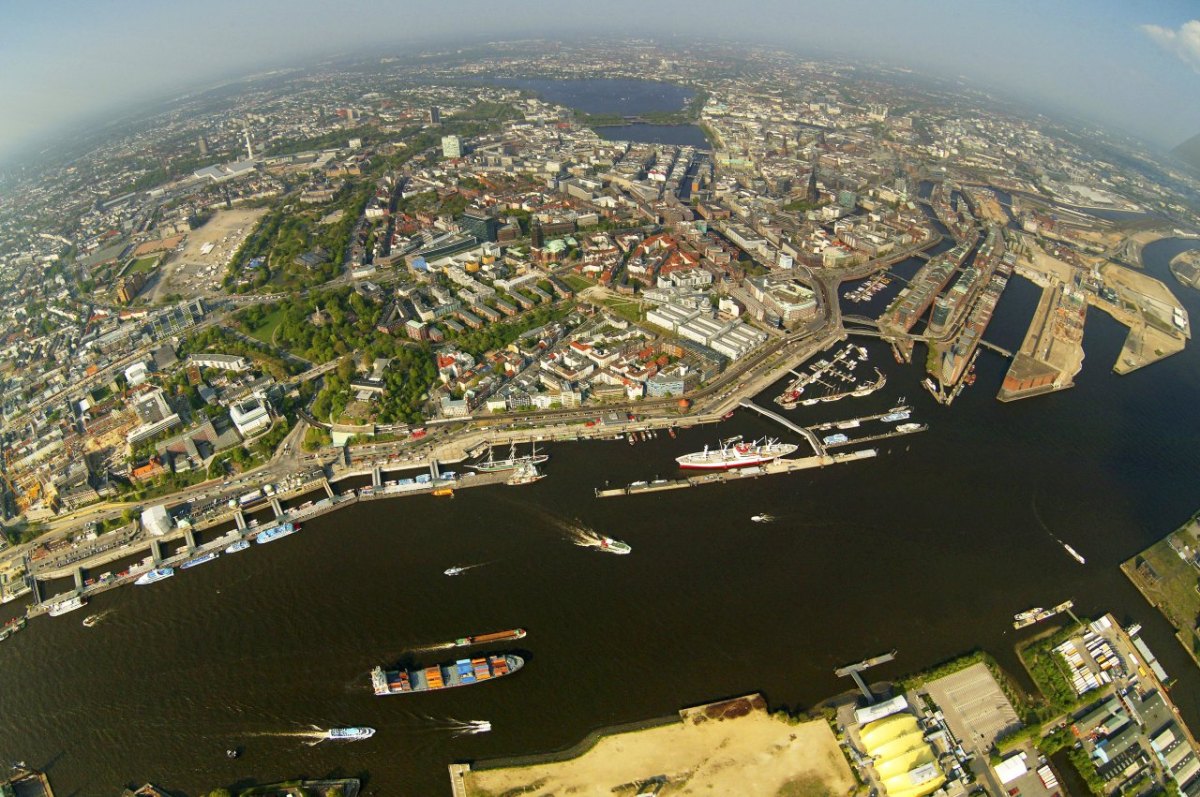 Hamburg Luftaufnahmen Elbphilharmonie.jpg