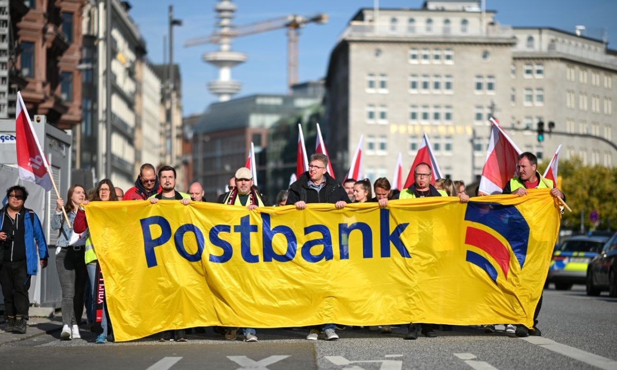 Postbank in Hamburg Streik Tarifverhandlungen Verdi Deutsche Post Filialen