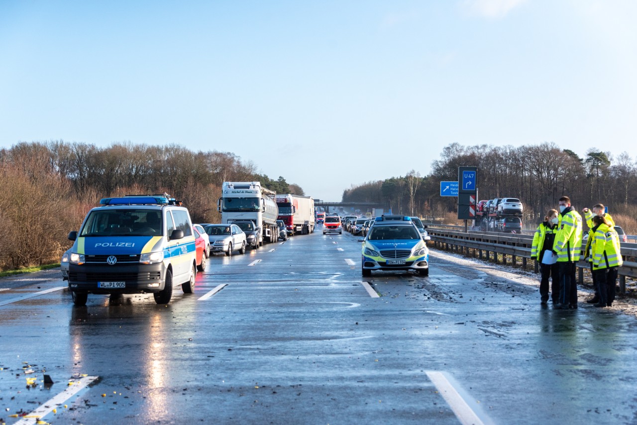 Massenweise Unfälle auf der A1 bei Hamburg sorgten für eine Vollsperrung. 