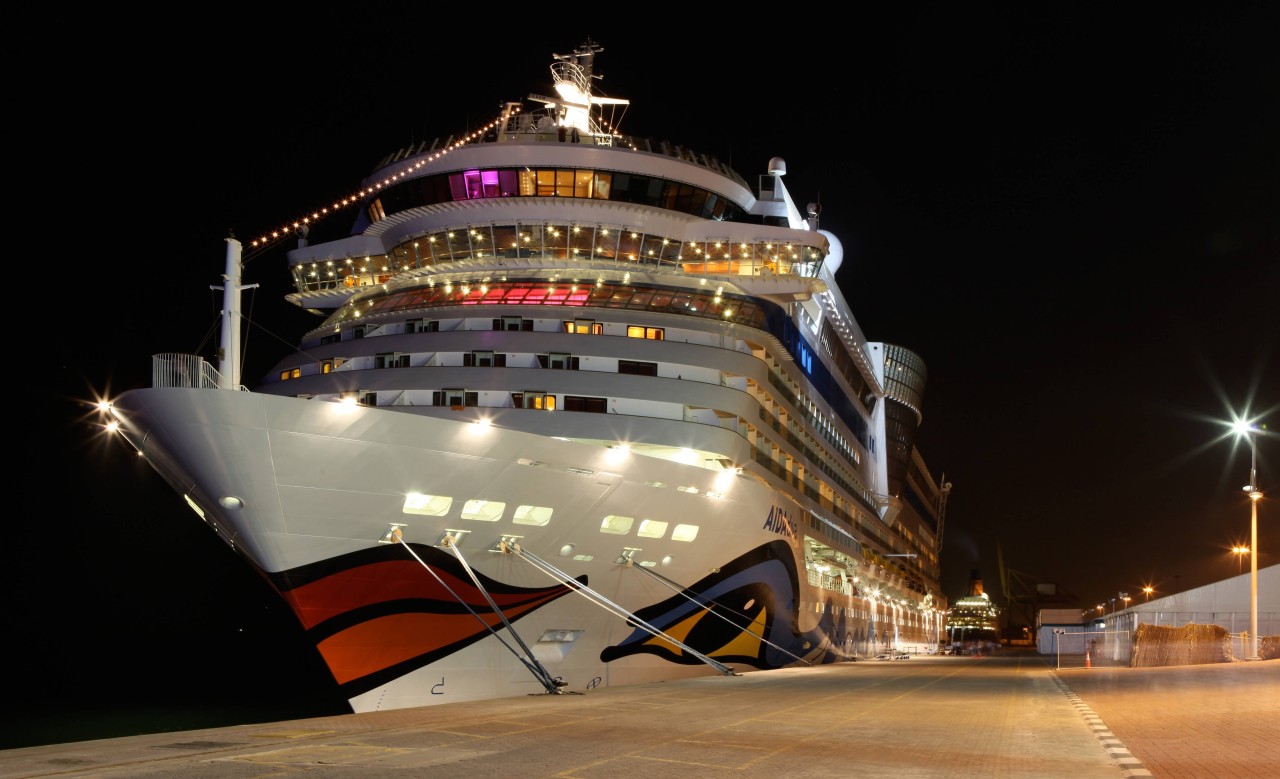 Das Aida-Schiff verbleibt nun vorerst im Hafen von Dubai (Symbolbild). 