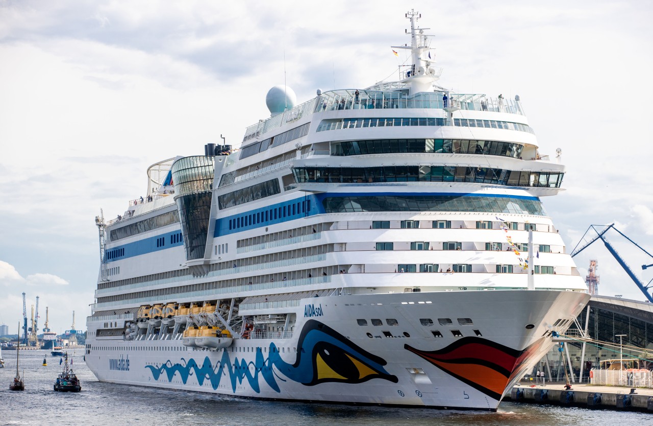 Die „Aida Sol“ im Hafen von Warnemünde.