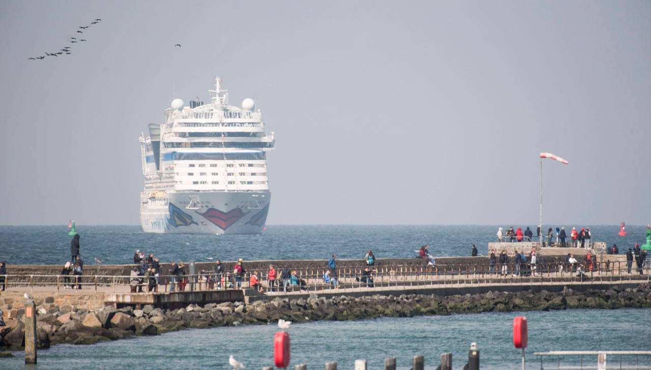 Die „Adia Sol“ sticht bald wieder mit Passagieren in See. Die „Adia Sol“ sticht bald wieder mit Passagieren in See.