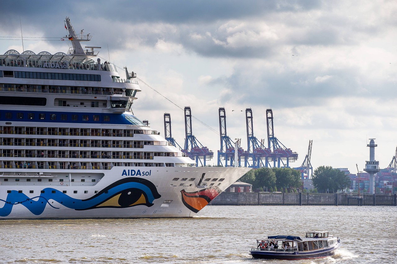 Die „Aida Sol“ im Hafen von Hamburg.