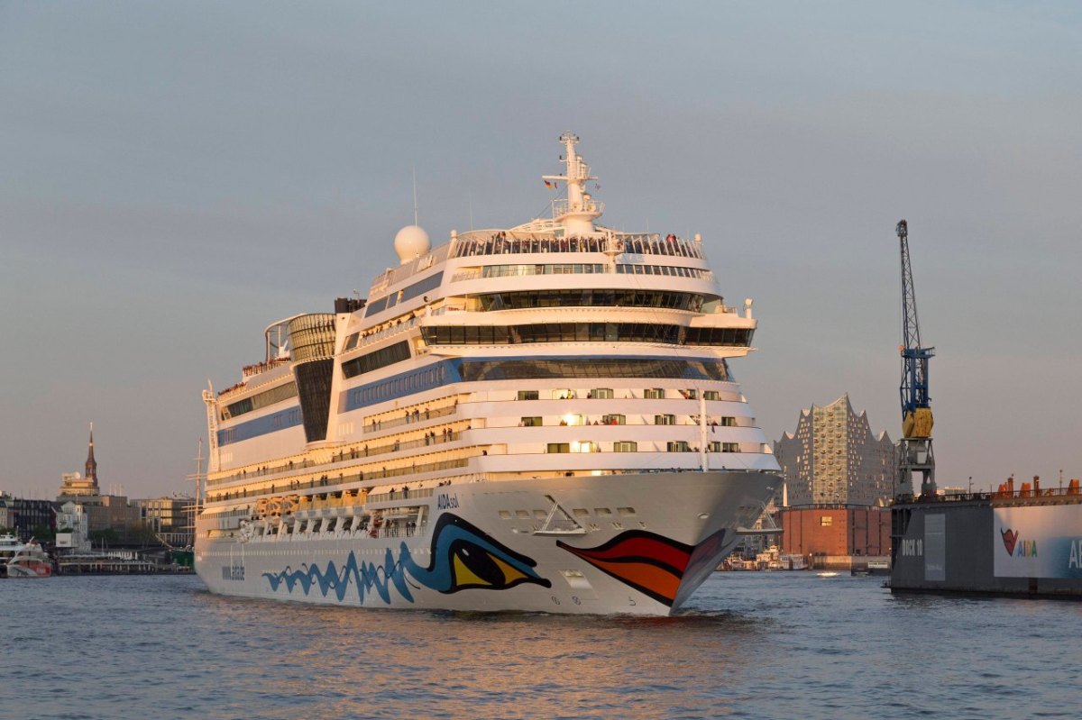 Aida Sol Kreuzfahrt Hamburg.jpg