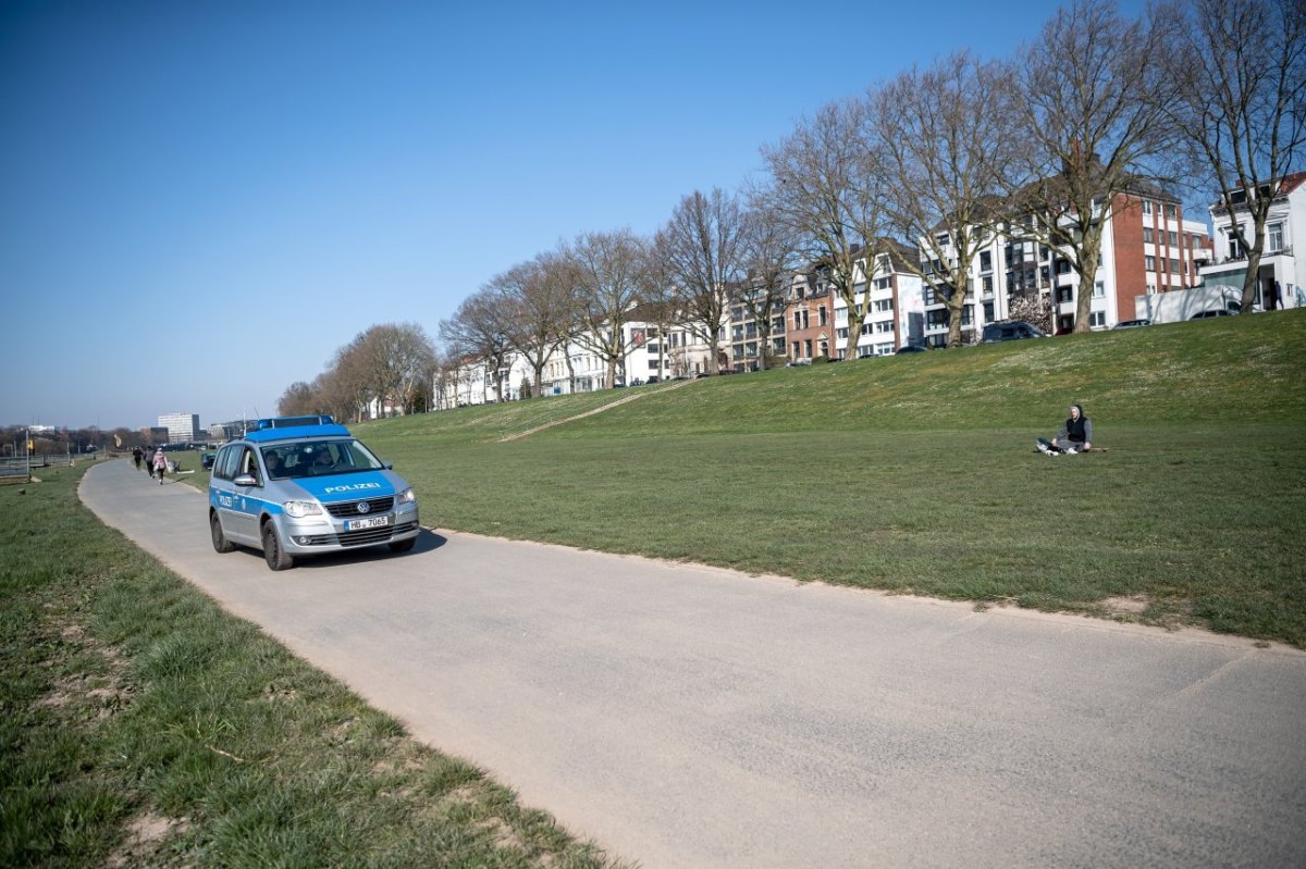 Bremen Streife Polizei Pferde.jpg