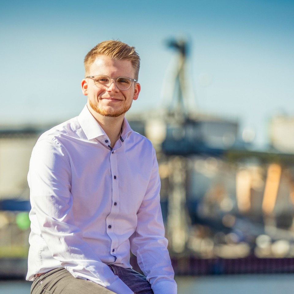 Tim Klüssendorf (SPD) hat sich bei der Bundestagswahl in Kiel das Direktmandat gesichert. 