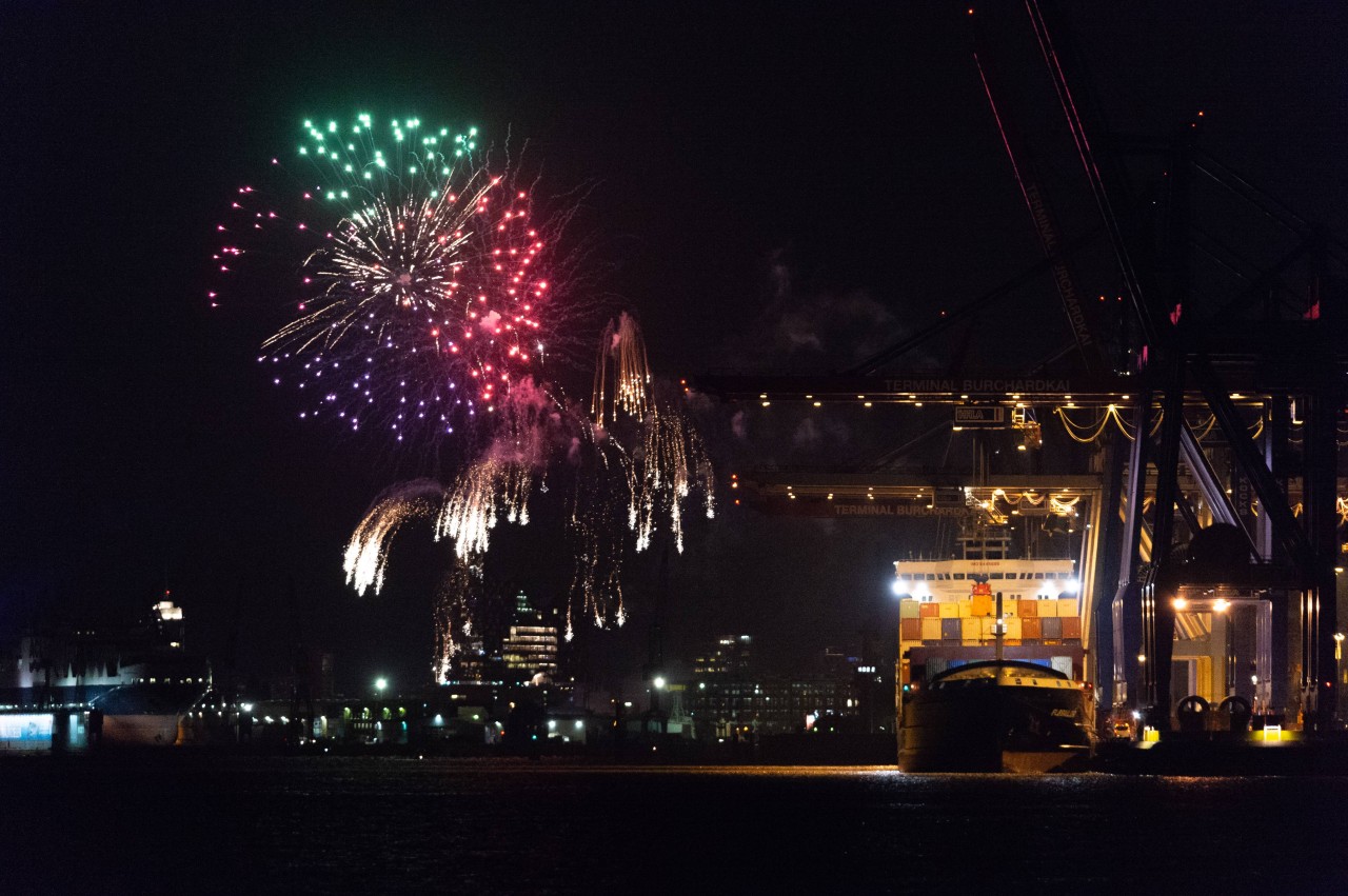 Das Feuerwerk ist ein besonderes Highlight am Hafengeburtstag.