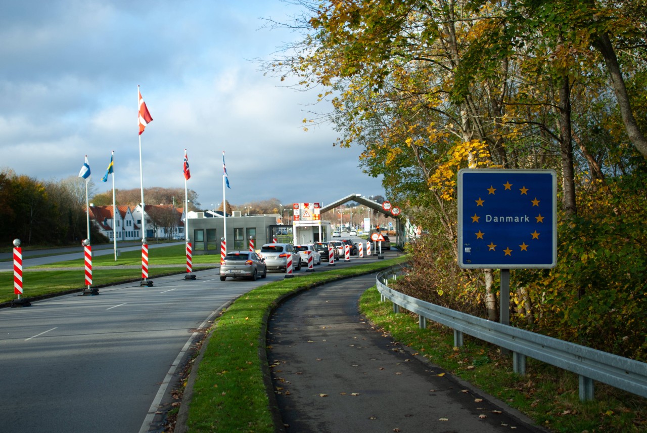 An der deutsch-dänischen Grenze muss der Einreisegrund derzeit nachgewiesen werden.