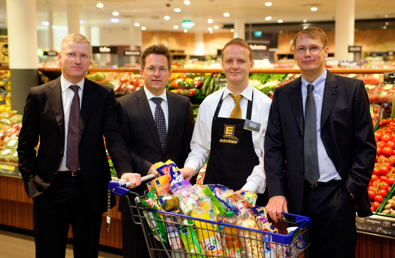 Inhaber Markus Böcker (zweiter von rechts) gemeinsam mit Vorstandsmitgliedern der Edeka AG. Hier war die Welt noch in Ordnung.