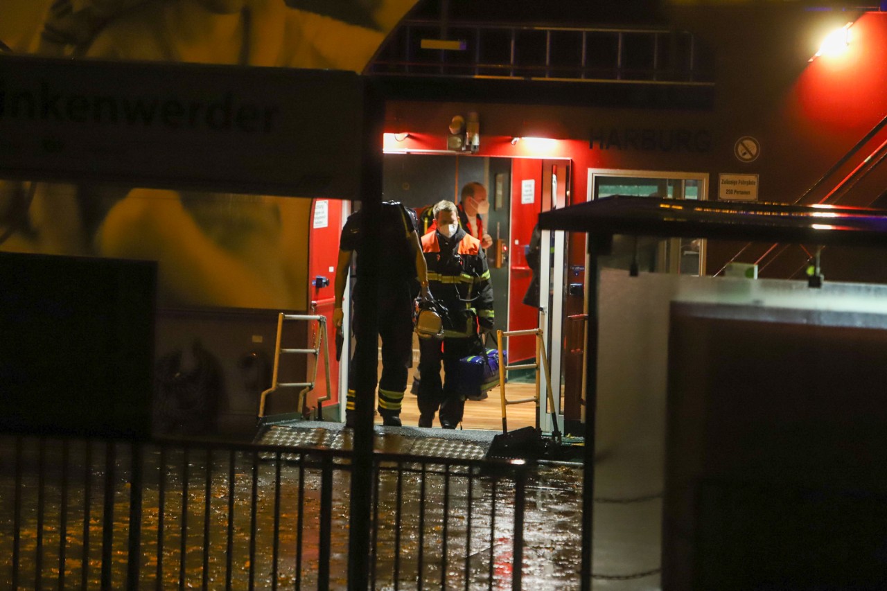 Am Donnerstagabend sind die Rettungskräfte der Feuerwehr zu einem Einsatz auf der Elbe ausgerückt.