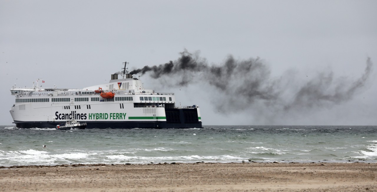 Ein Fährschiff auf der Ostsee