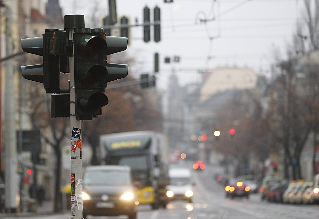 Eine ausgefallene Ampel hat in Flensburg für einen schweren Verkehrsunfall gesorgt (Symbolbild). 