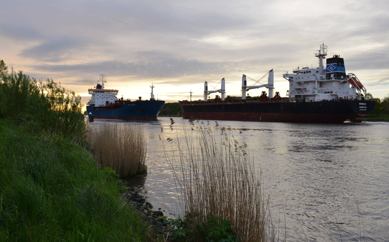 Am frühen Morgen kam es auf der Ostsee zu einem Zusammenprall zweier Frachtschiffe (Symbolbild).