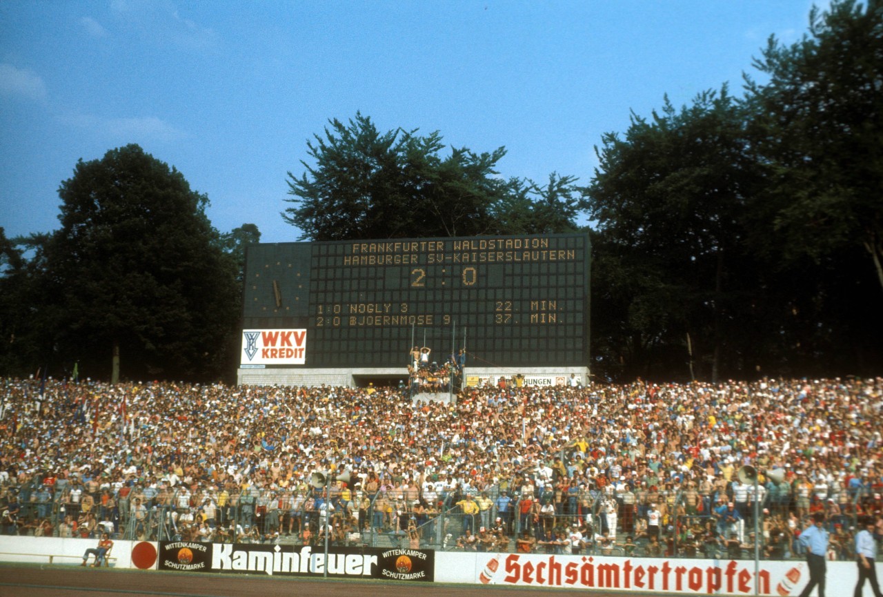 Der HSV gewann das Pokalfinale 1976 gegen den 1. FC Kaiserslautern mit 2:0.