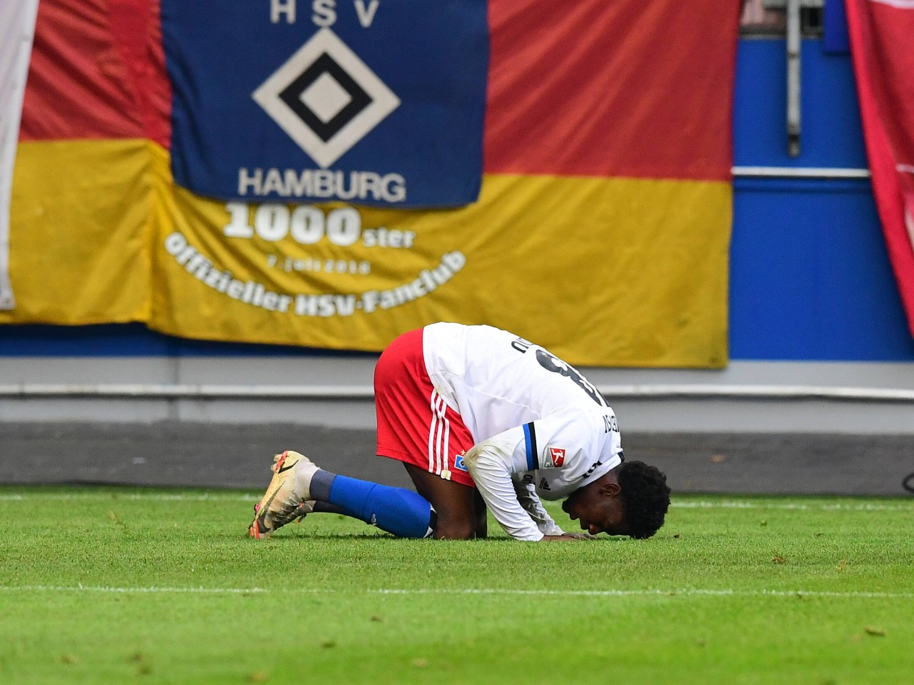 Beim Spiel Hamburger SV - Jahn Regensburg kommt Faride Alidou zu seinem ersten Treffer in der 2. Liga. 