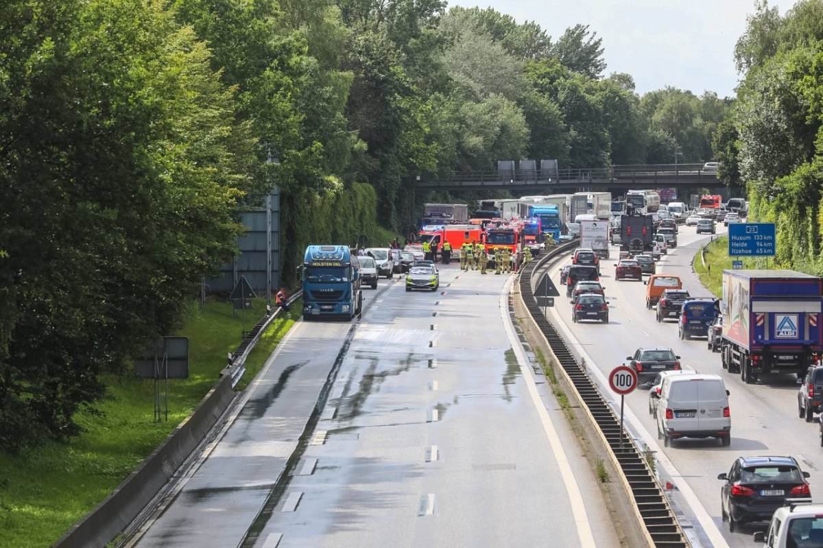 Hamburg A23 Unfall Halstenbek Krupunder Eidelstedt.jpg