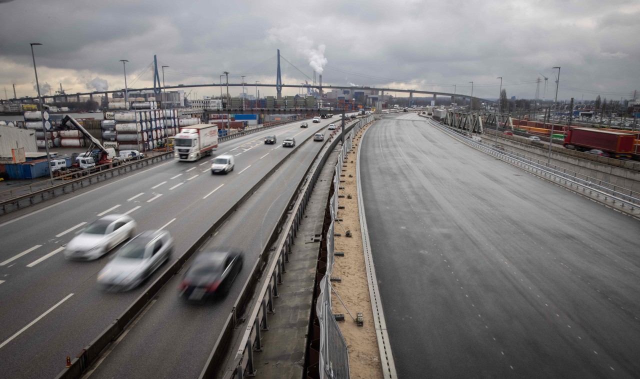 Leider keine Seltenheit: Vollsperrung auf der A7 südlich des Elbtunnels in Hamburg.