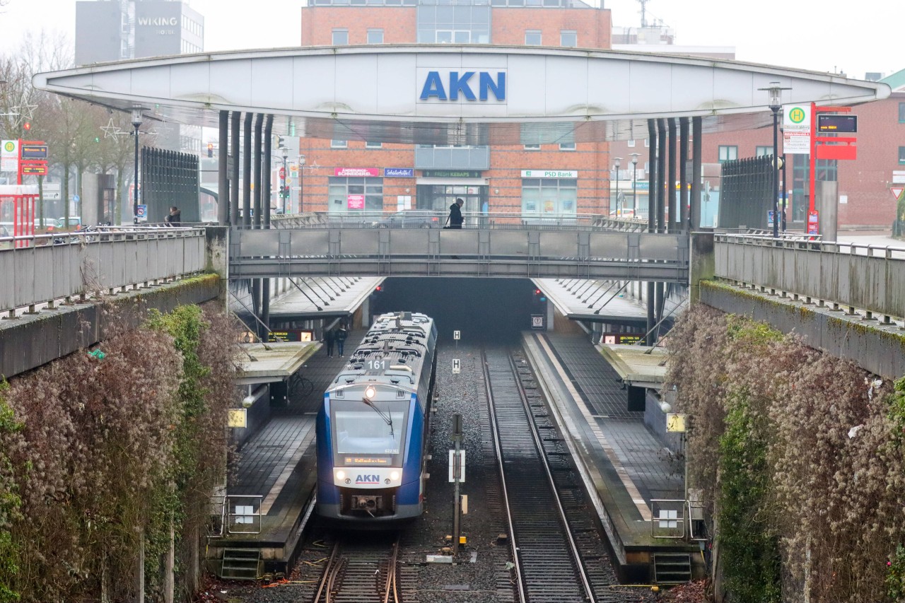 Hamburg: Menschen machen sich Sorgen um die Zukunft der AKN.