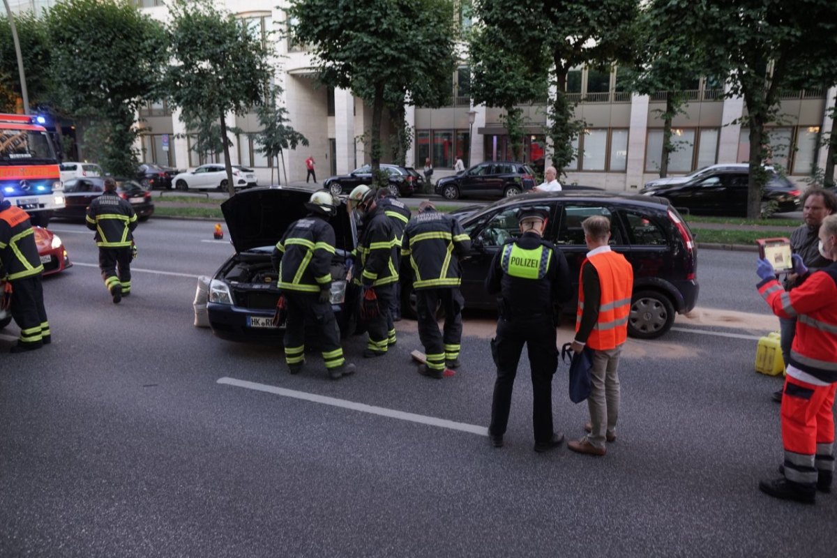 Hamburg Alster Opel Unfall Polizei