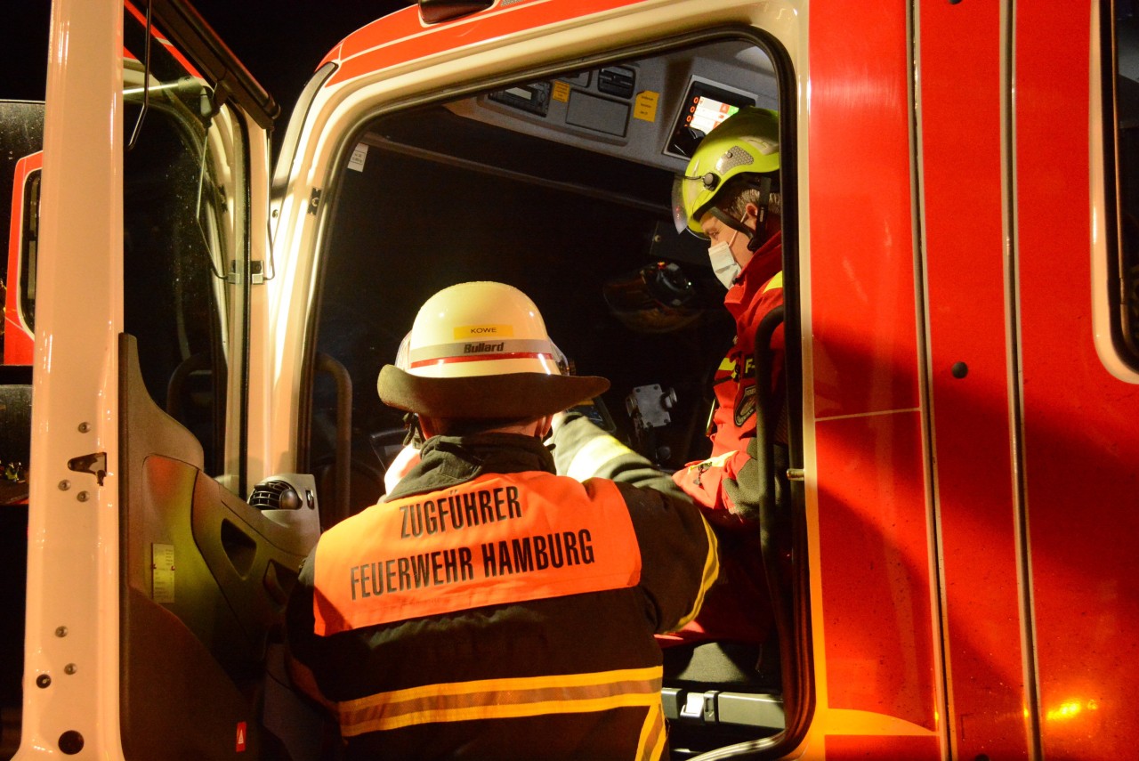 Feuerwehrmänner aus Hamburg im Einsatz.