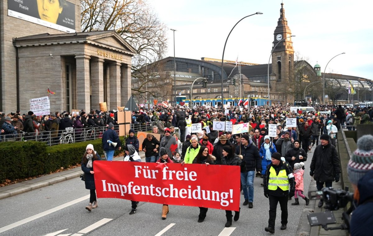 Hamburg Corona Demonstrationen Polizei Gewerkschaft Senat Impfgegner Leugner Versammlungen