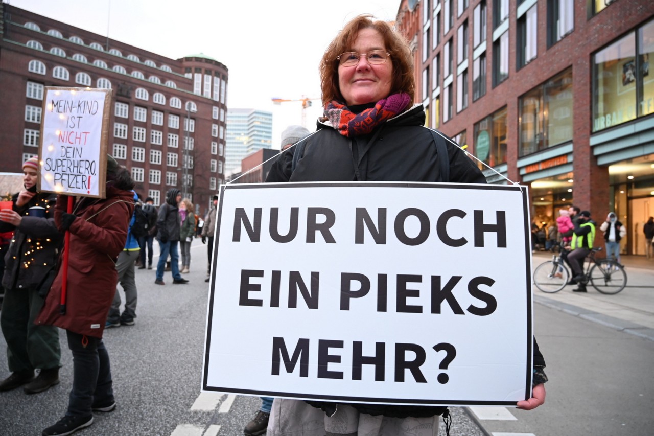 Immer mehr Menschen gehen in Hamburg auf die Straße.