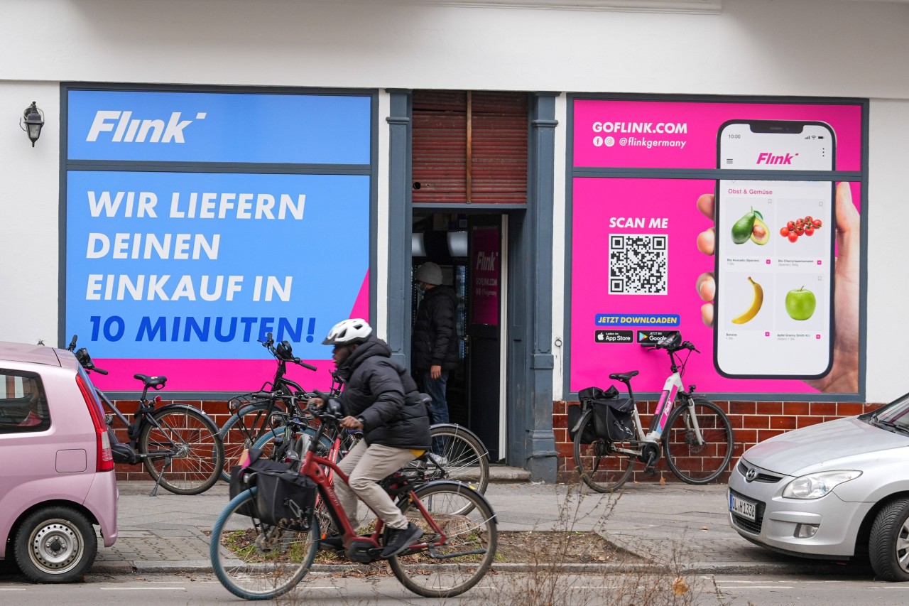 Lieferdienste wie Flink haben ihre Stores in Städten wie Hamburg in zentraler Lage und beliefern von dort die Kunden.