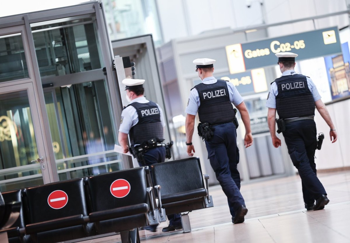Hamburg Flughafen Schießkugelschreiber Munition Handgepäck Polizei