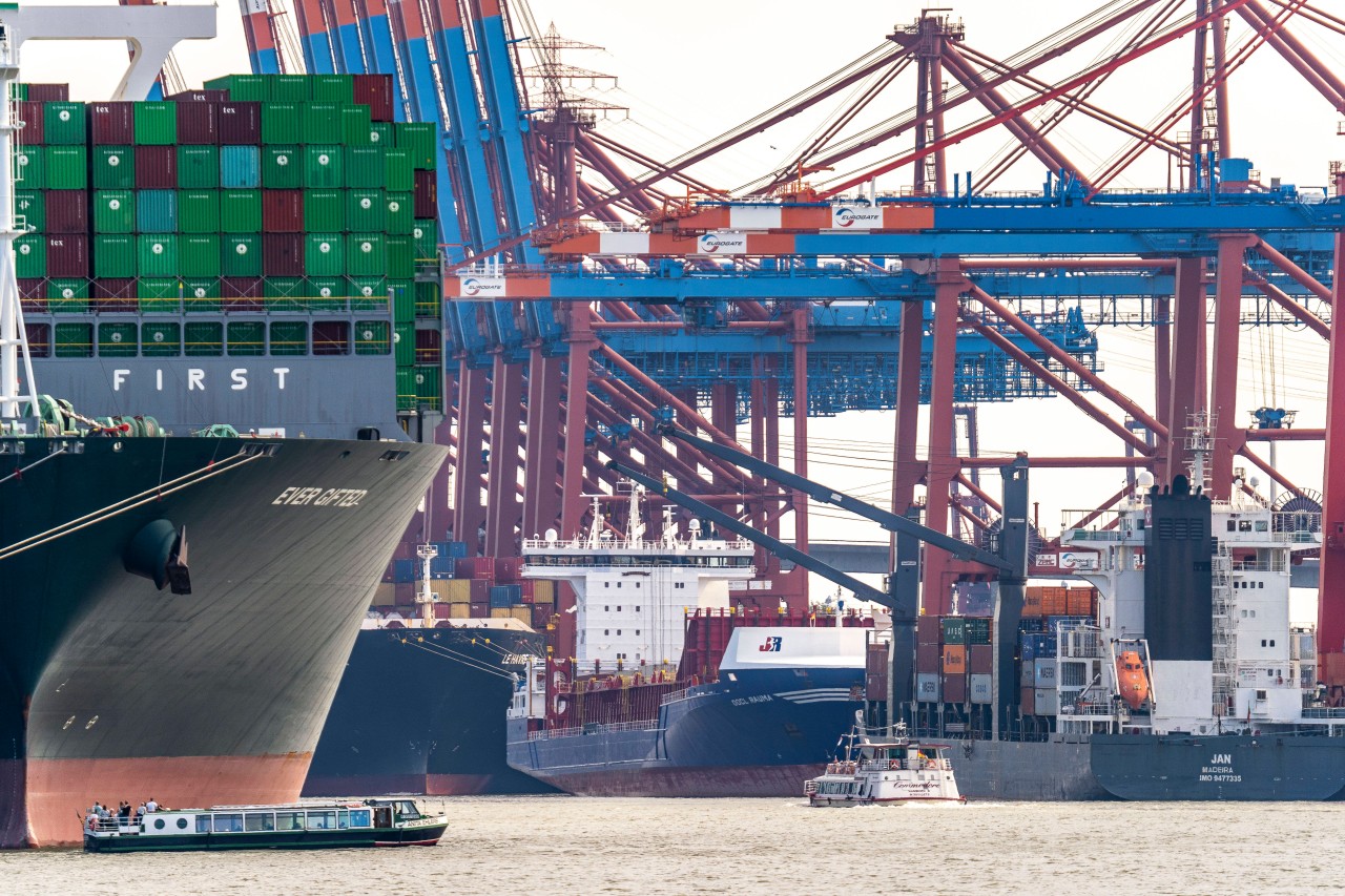 Containerterminal am Hafen Hamburg.