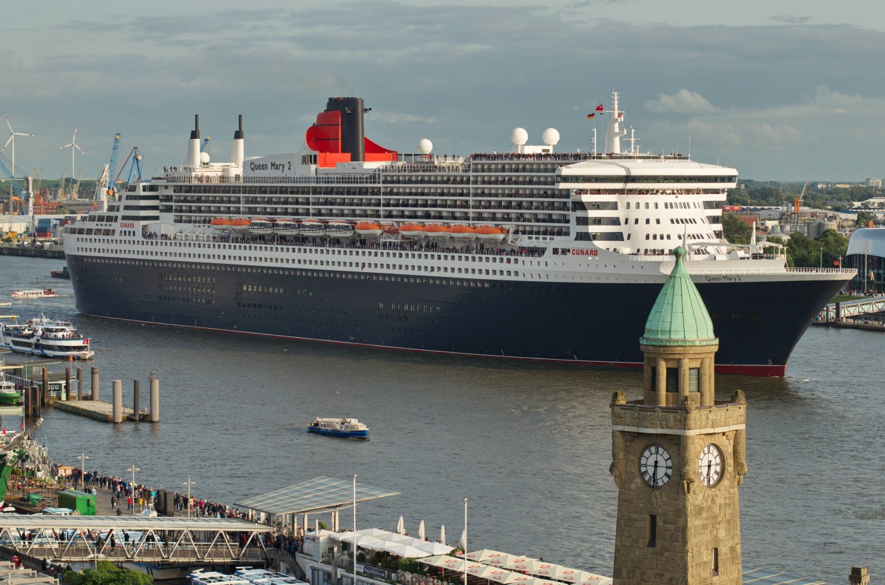 Die „Queen Mary 2“ ist das wohl beliebteste Schiff in Hamburg. 