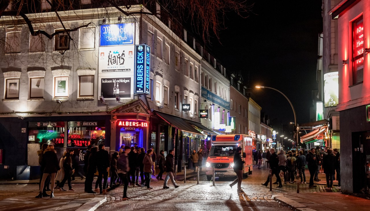 Auf der Reeperbahn in Hamburg herrscht Trauer um die Inhaberin einer beliebten Bar (Symbolbild).