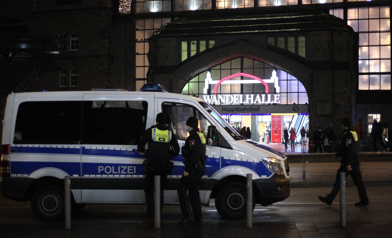 Rund 100 zusätzliche Polizeibeamte waren am Wochenende in Hamburg im Einsatz. 