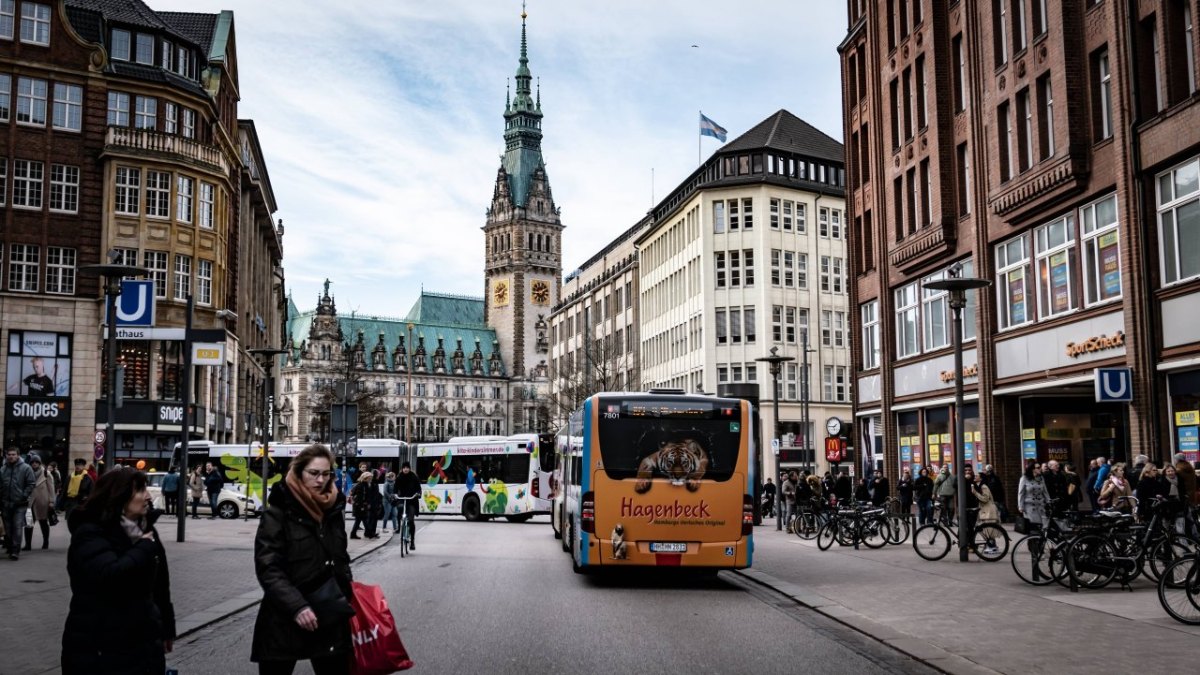 Hamburg Innenstadt Stadtzentrum Jungfernstieg Europa Passage Mönckebergstraße Rathaus