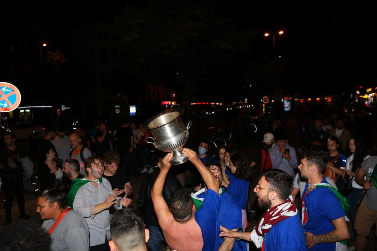 Hamburg Italien Pokal.JPG