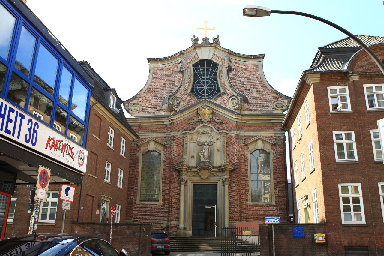 Der „Kiezpfarrer“ nimmt in der „St.-Joseph-Kirche“ in Hamburg kein Blatt vor dem Mund. 