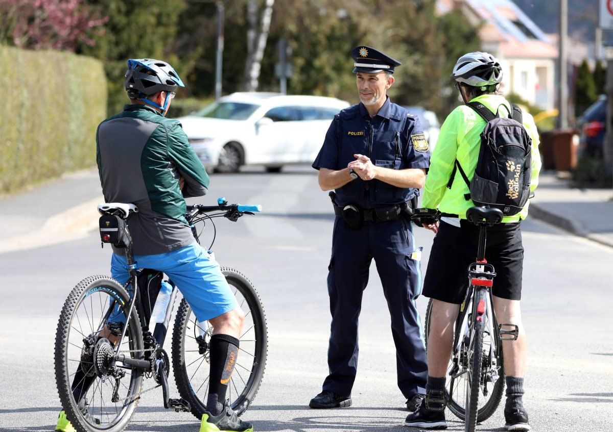 Hamburg Polizei Fahrrad Kontrolle.jpg