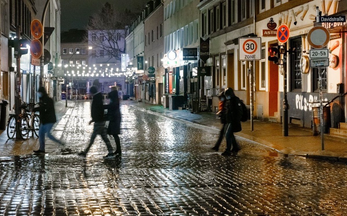 Hamburg Reeperbahn Hooters Sperrstunde Polizei Corona