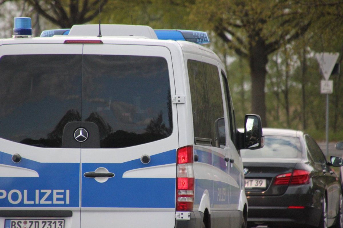 Hamburg Unfall VW Smart Polizei Blaulicht