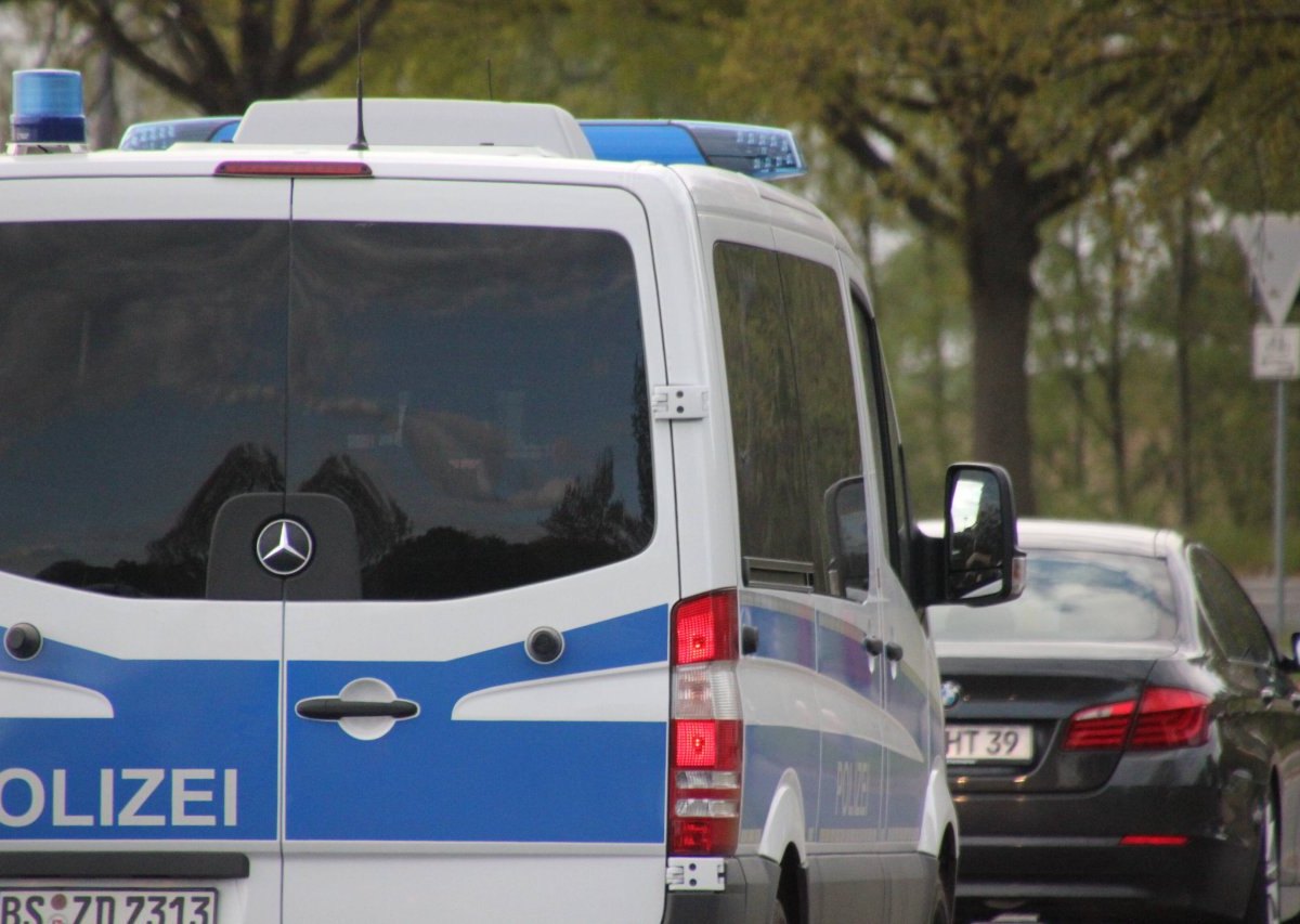 Hamburg Unfall VW Smart Polizei Blaulicht