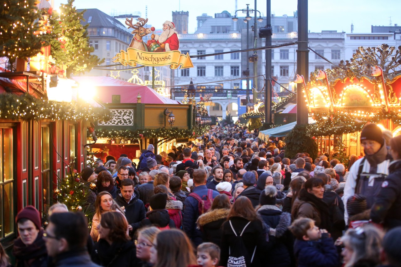 Hamburg: So sah der Weihnachtsmarkt vor der Pandemie aus – jetzt ist es dort deutlich leerer