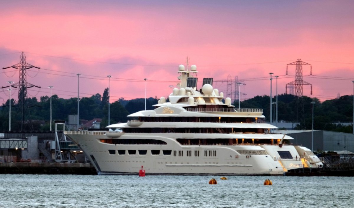 Hamburg Yacht Hafen Blohm+Voss Dilbar Bremen Schiff Superyacht Luxus