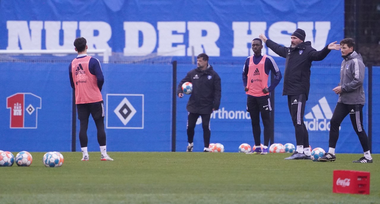 Der Hamburger SV ist trotz eines positiven Falles ins Trainingslager gereist.