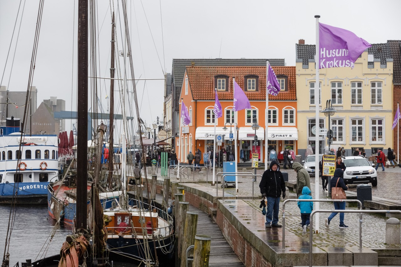 Aus unbekannten Gründen attackierten vier Männer einen 22-Jährigen in Husum an der Nordsee (Symbolbild).