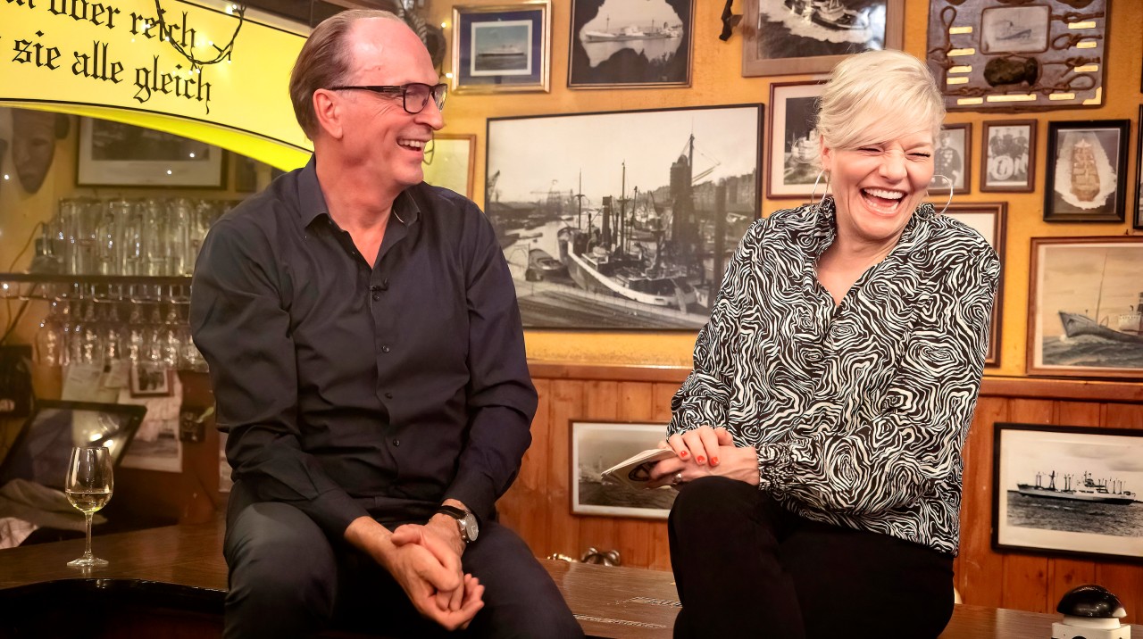 Ina Müller und Herbert Knaup im „Schnellfischposten“. Ina Müller und Herbert Knaup im „Schnellfischposten“.