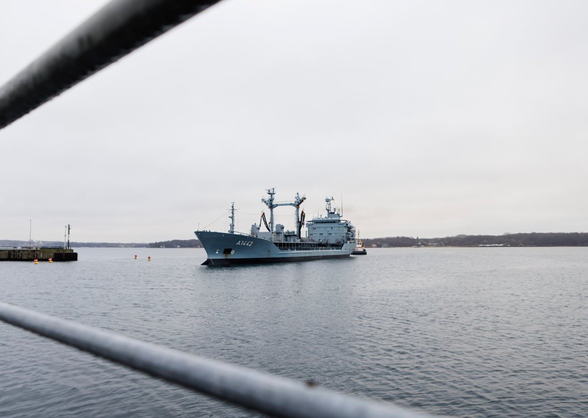Kiel Hafen Schiff Ägäis Nato Betriebsstofftransporter Marine Weihnachten Deutschland