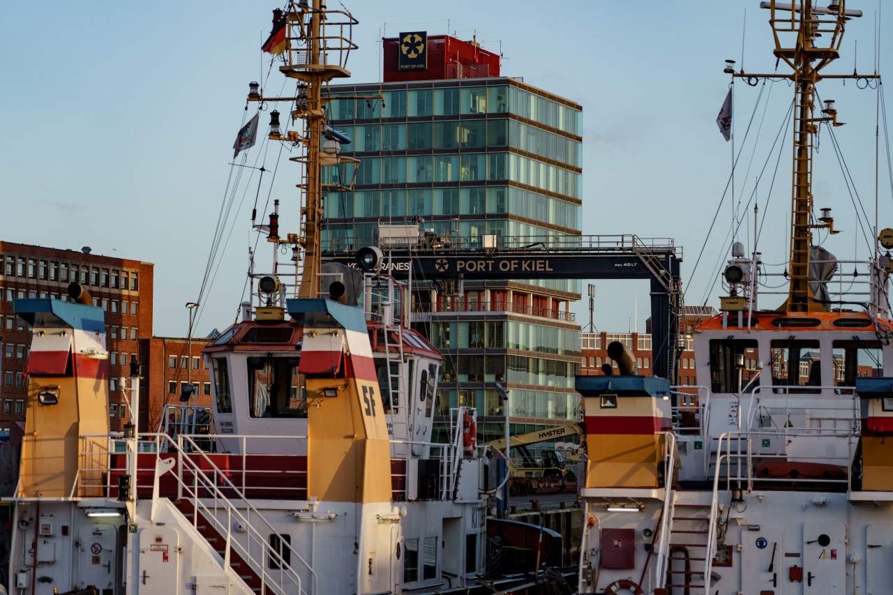 Im Hafen von Kiel ist immer viel los – das macht jetzt Probleme.