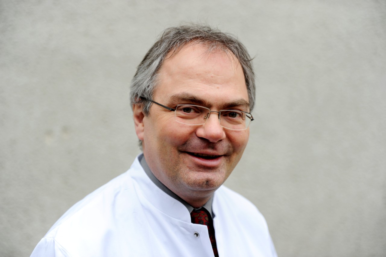 Der Virologe Helmut Fickenscher, Leiter des Instituts für Infektionsmedizin der Universität Kiel, spricht über Öffnungen und Corona-Lockerungen.