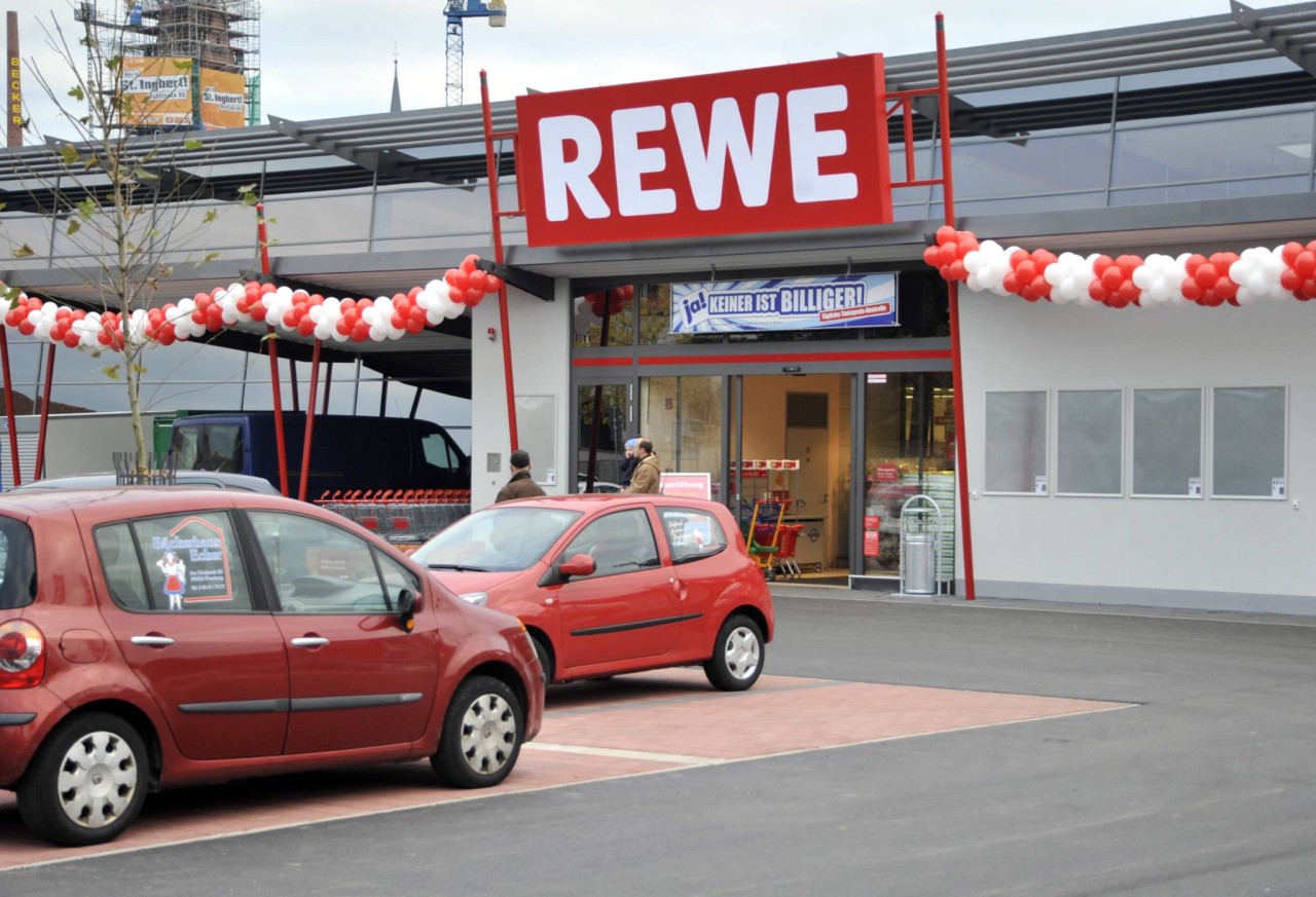 Auf einem Rewe-Parkplatz in Kiel hat ein Mann eine böse Überraschung erlebt (Symbolbild). 